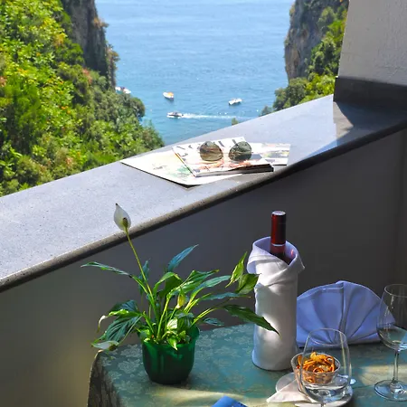 Готель La Pergola Амальфі